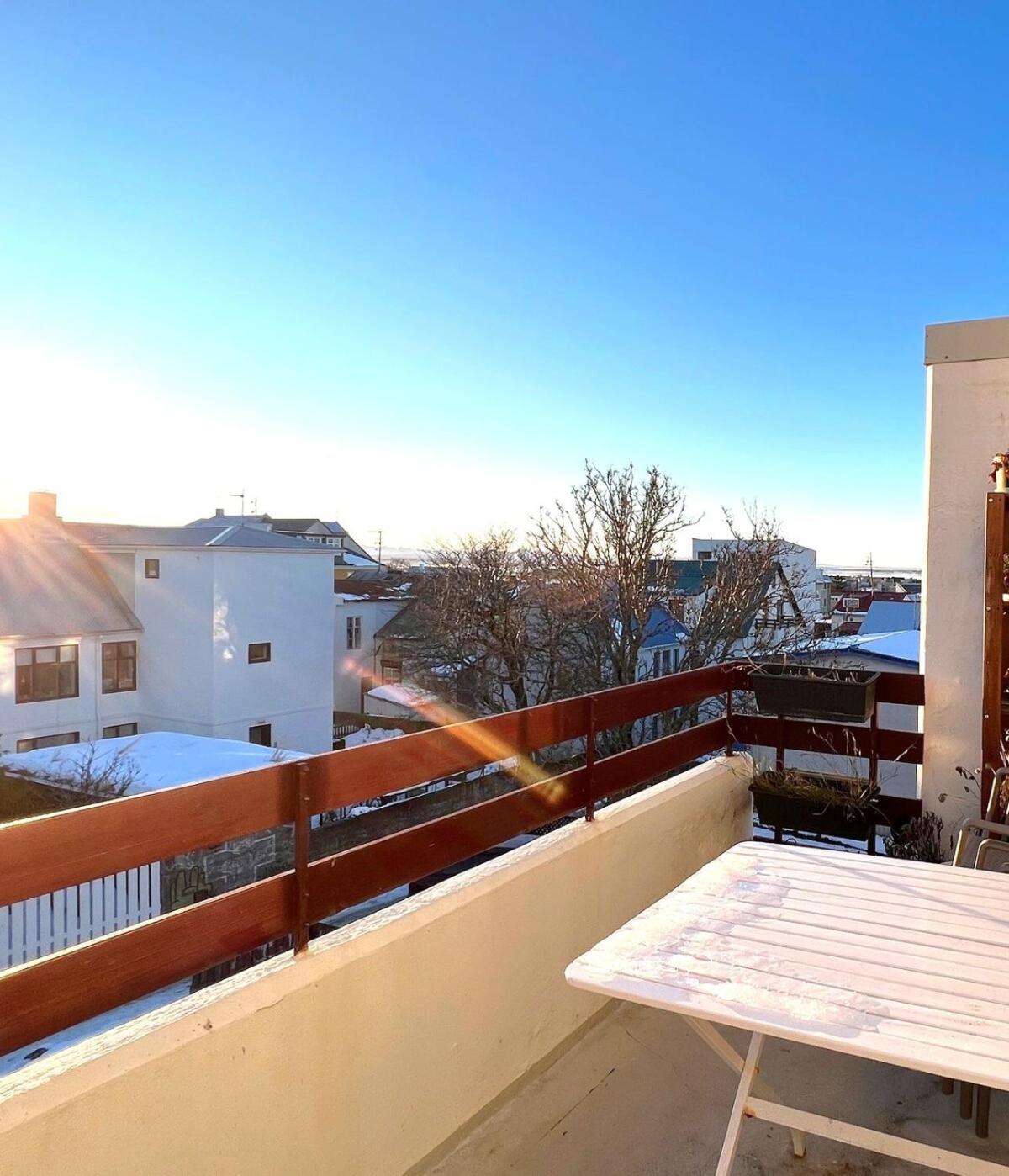 Sunny And Cozy Downtown Apartment *